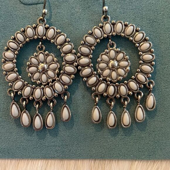 LUCKY Southwest Style Earrings - Picture 1 of 4